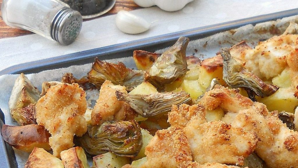 nuggets de poulet avec pommes de terre et artichauts