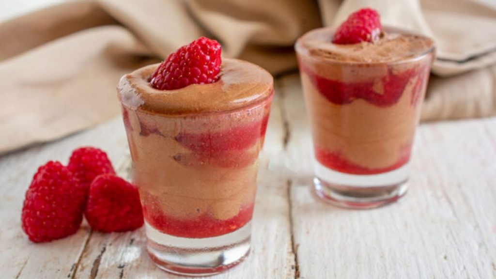 mousse au chocolat et framboises