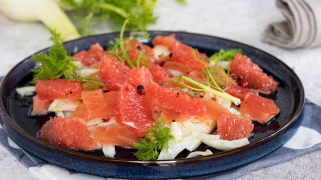 Salade de fenouil pamplemousse et saumon fumé