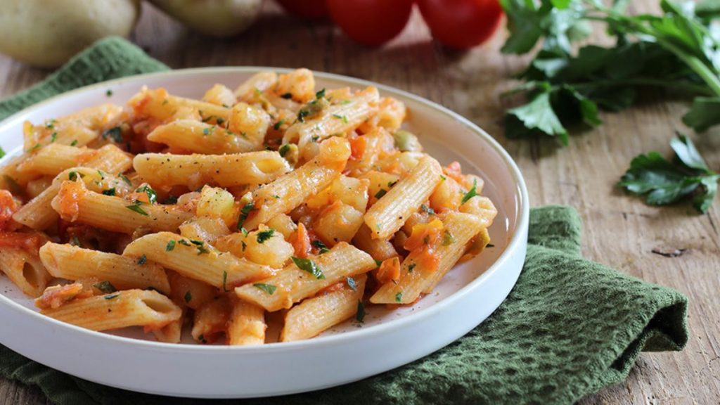 pâtes aux pommes de terre et tomates