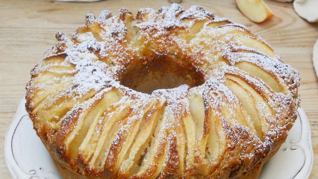 couronne à la pomme parfumée au citron