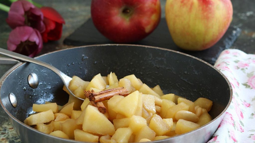 pommes poêlées à la cannelle