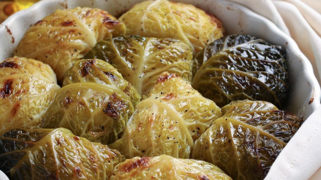 rouleaux de chou frisé farcis aux pommes de terre et fromage