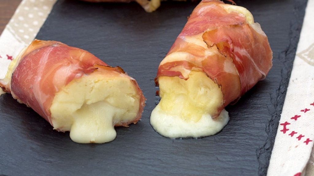 roulés de speck aux pommes de terre et au fromage